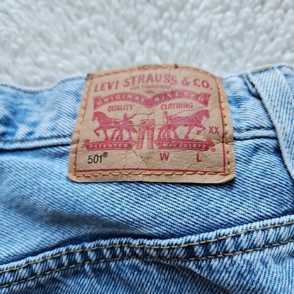 LEVIS 501 Womens High Rise Cut Off Denim Shorts Size 28 Light Wash Frayed... - Picture 3 of 9